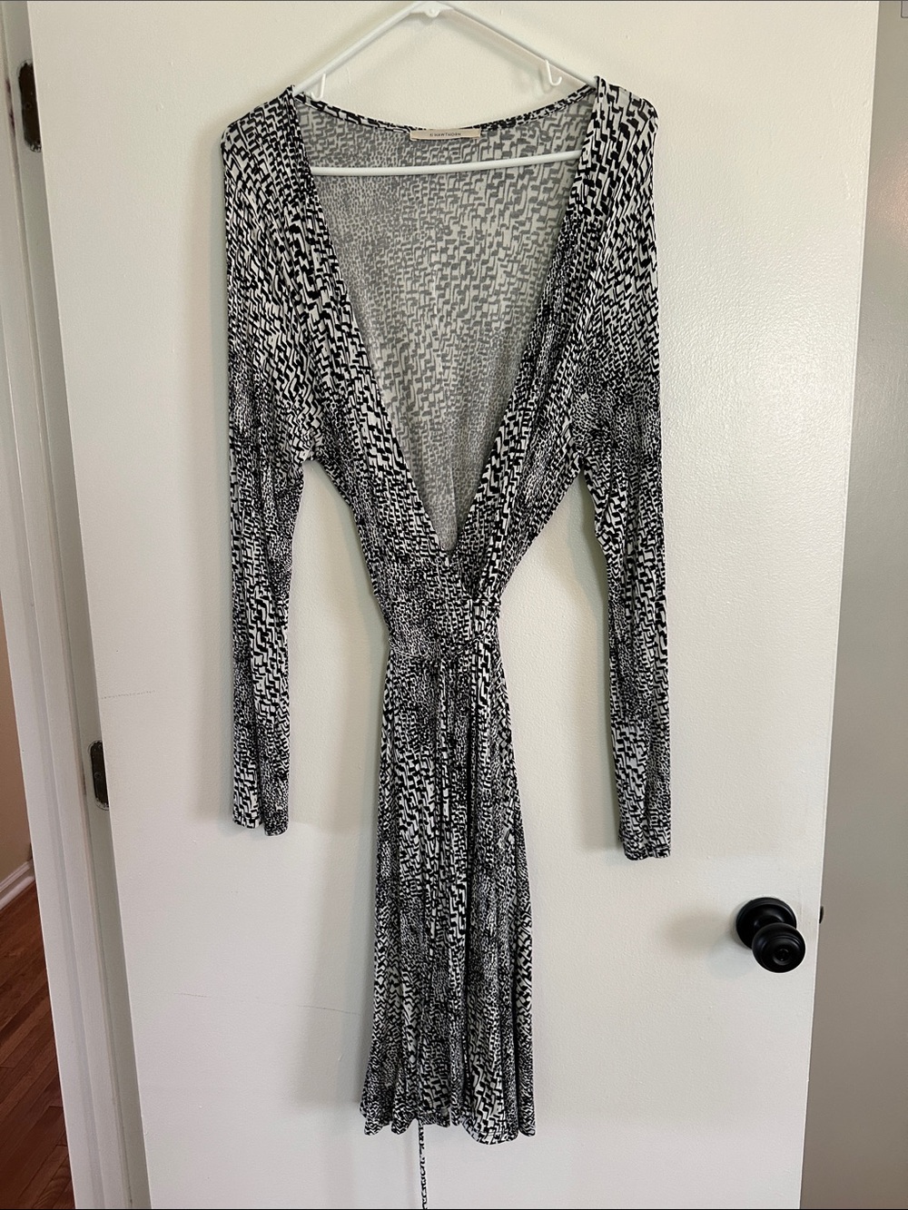 NWOT 41 Hawthorn Black & White Printed Long Sleeve Wrap Dress